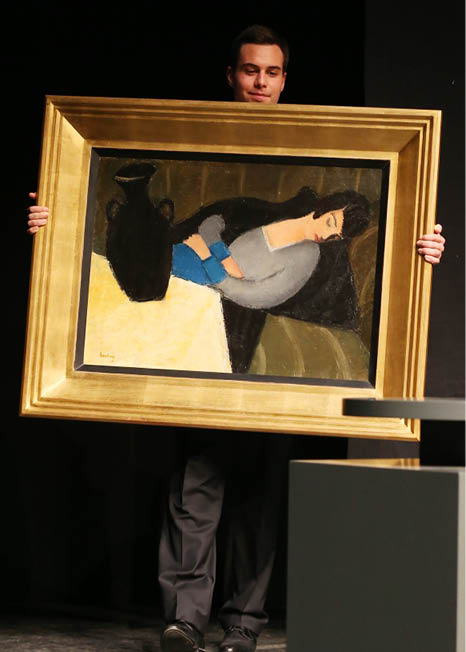 A staff member of the gallery carries the painting "Sleeping woman with black vase" by Hungarian artist Robert Bereny during an auction at the Judit Virag Gallery in Budapes on December 13, 2014. A long-lost avant-garde painting went under the auction hammer Saturday in Hungary, after a sharp-eyed art historian rediscovered it being used as a prop in the Hollywood film "Stuart Little"., Image: 213132208, License: Rights-managed, Restrictions: RESTRICTED TO EDITORIAL USE - MANDATORY MENTION OF THE ARTIST UPON PUBLICATION - TO ILLUSTRATE THE EVENT AS SPECIFIED IN THE CAPTION, Model Release: no, Credit line: Profimedia, AFP
