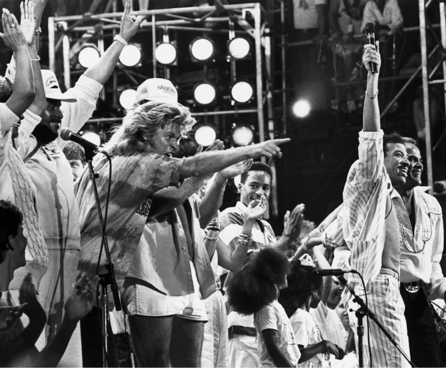 Original caption: 7/13/1985-Lionel Richie and Harry Belafonte are joined by other performers at the Live Aid concert in Philadelphia as they all sing the concert-ending song of "We Are The World.", Image: 14910251, License: Rights-managed, Restrictions: , Model Release: no, Credit line: Profimedia, Corbis