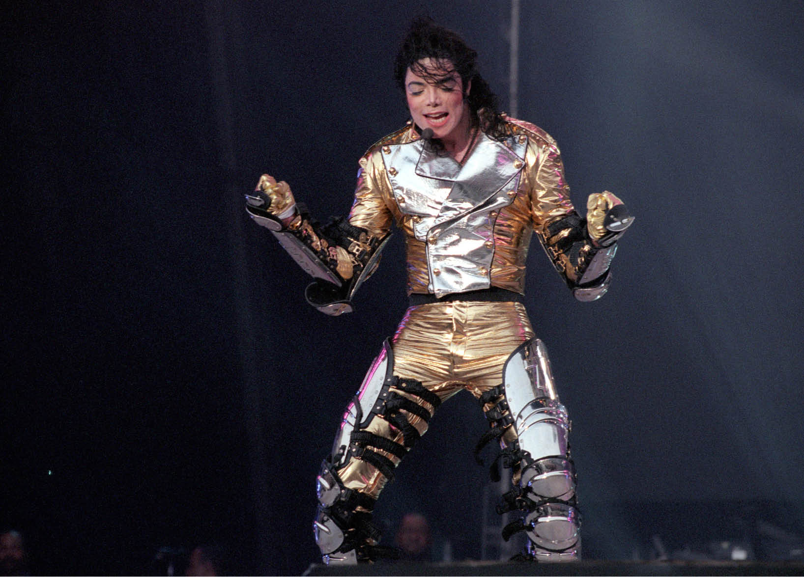 D 93803-10  Michael Jackson. Obligatory Credit - CAMERA PRESS / Mark Shenley. American singer Michael Jackson performing live at Wembley Stadium as part of his History World Tour, London. 12/07/1997